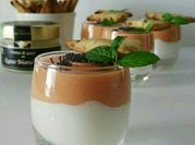 Una foto de crema en chupito
