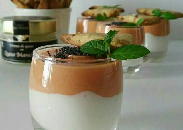 Chupitos de crema de queso curado con salmorejo y sablés crujientes de anchoa (con y sin Tmx)