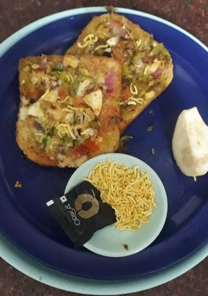 A picture of Maggi masala toast.