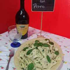 Una foto de Garganelli con pesto