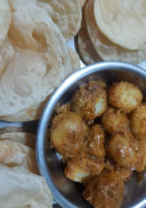 লুচি আলুর দম(luchi aloor dum recipe in Bengali) রেসিপির প্রধান ছবি