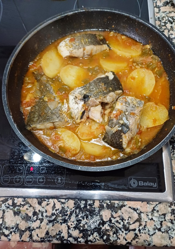 Una foto de Guiso de corvina con patatas