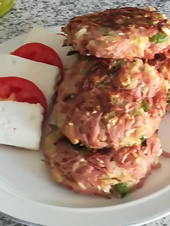Una foto de Tortitas de Mortadela, Queso y Pan