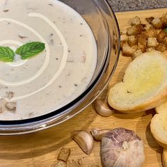 Cream of mushroom soup🍵🧄🥖 A picture of Cream of mushroom soup🍵🧄🥖.