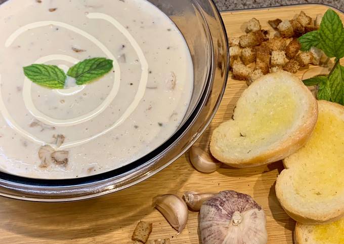 Cream of mushroom soup🍵🧄🥖