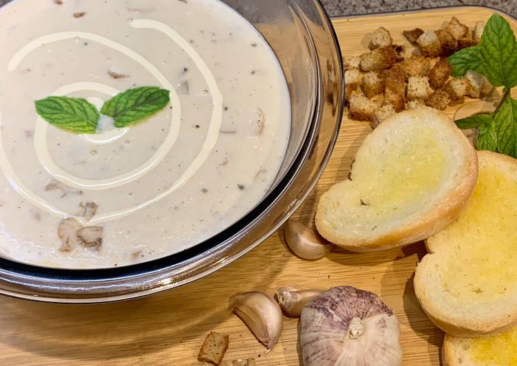 Easy Recipe: Tasty Cream of mushroom soup🍵🧄🥖