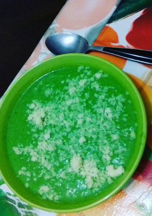 Una foto de Crema de calabacín y espinaca