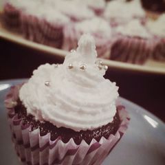 A picture of Beetroot velvet cupcakes.