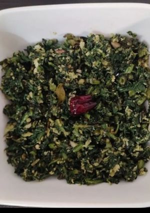 A picture of Kerala style Palak thoran.
