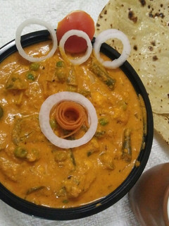 મિક્સ વેજ સબ્જી ઇન રેડ મખની ગ્રેવી (Mix Veg Sabji In Red Makhani Gravy Recipe In Gujarati) રેસીપી મુખ્ય ફોટો