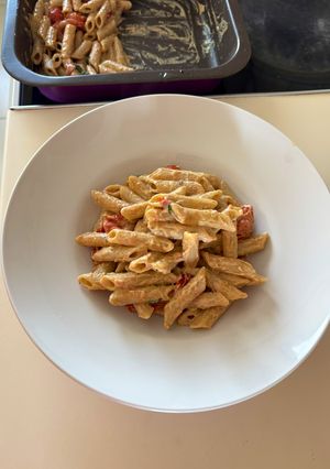Φωτογραφία της συνταγής 👩‍🍳Πέννες ολικής με ψητά ντοματίνια ανθότυρο & πέστο!