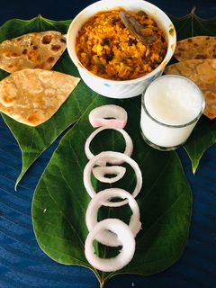 સેવ પનીર ભૂરજી અને પરોઠા(sev paneer bhurji parotha recipe in gujarati) રેસીપી મુખ્ય ફોટો