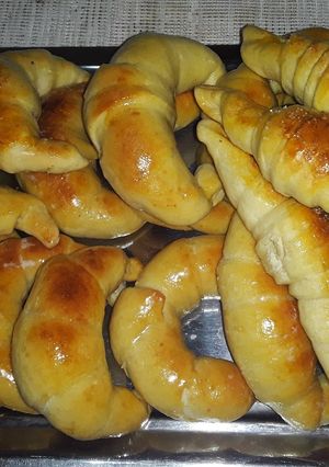 Una foto de ❇️Medialunas fácil de hacer sin manteca 🥐🥐🥐