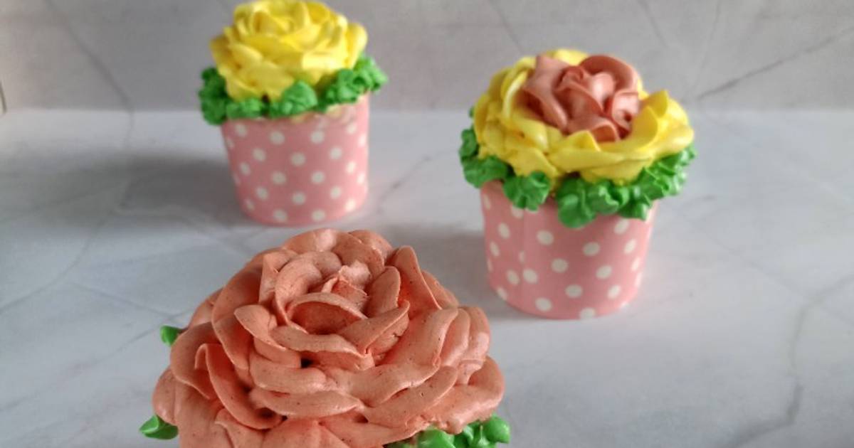 Resep Buttercream simple Margarine oleh Isnawati Cookpad