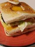 Sandwich Club con huevo
