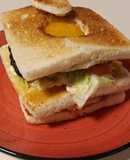 Sandwich Club con huevo