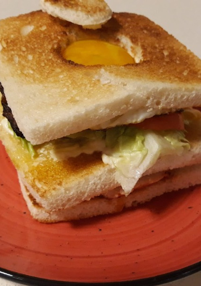 Una foto de Sandwich Club con huevo