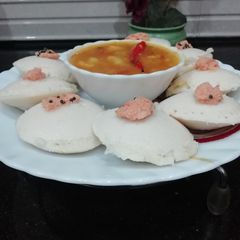 A picture of Rice & Urad dal Idli.