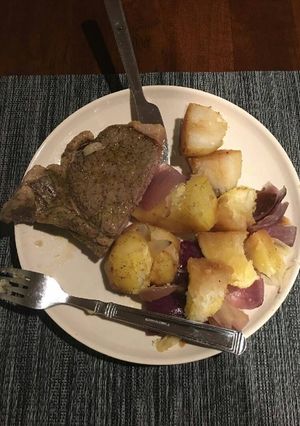 A picture of Baked onion potato and beef chunk.