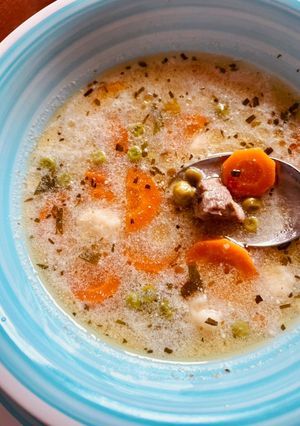 Tárkonyos sertésraguleves recept fotója