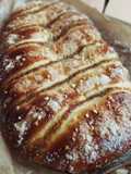Coca de praliné de avellanas y crema pastelera