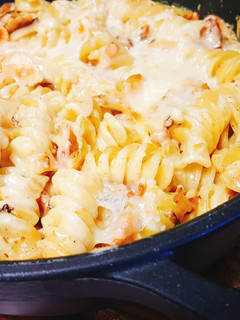 Una foto de Pasta con extra de queso y bechamel