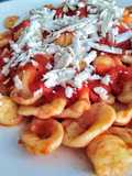 Orecchiette con sugo semplice e cacioricotta