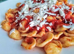 Foto di Orecchiette con sugo semplice e cacioricotta