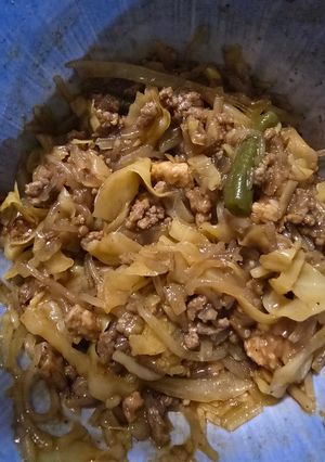 A picture of Chow Mein.