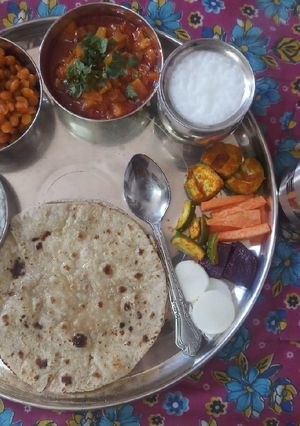 કોબી બટેટા નું શાક,રોટલી,ચણાની દાળ, ભાત રેસીપી મુખ્ય ફોટો