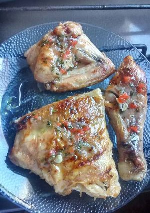 Una foto de Pollo a la parrilla con chimichurri