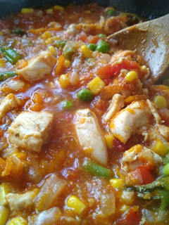 Una foto de Tomaticán de pollo exprés 🕰️🏃🏻♀️