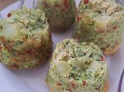 Una foto de muffins de brócoli