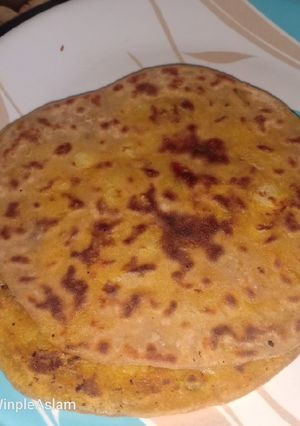 A picture of Aloo paratha.