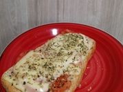 Una foto de pizzetas con pan