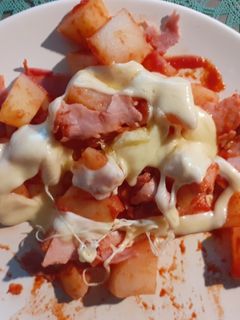 Una foto de Ensalada de papa, huevo y pescado