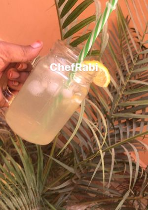 A picture of Fresh lemonade.