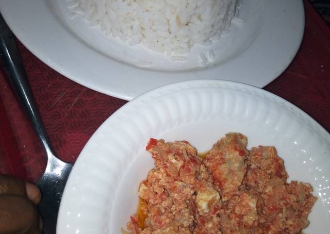 White Rice with Corned beef and Egg Sauce