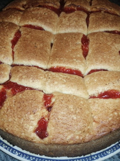 Una foto de Torta matera de dulce de membrillo