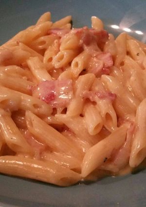 Una foto de Pasta en Salsa Blanca con Jamón
