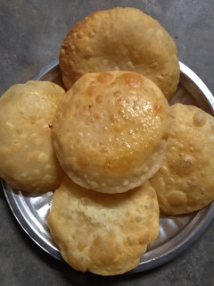 கோதுமை மாவு பூரி (Kothumai maavu poori recipe in tamil) செய்முறை முக்கிய புகைப்படம்