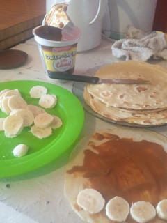 Una foto de Panqueques con dulce de leche y banana