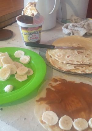 Una foto de Panqueques con dulce de leche y banana