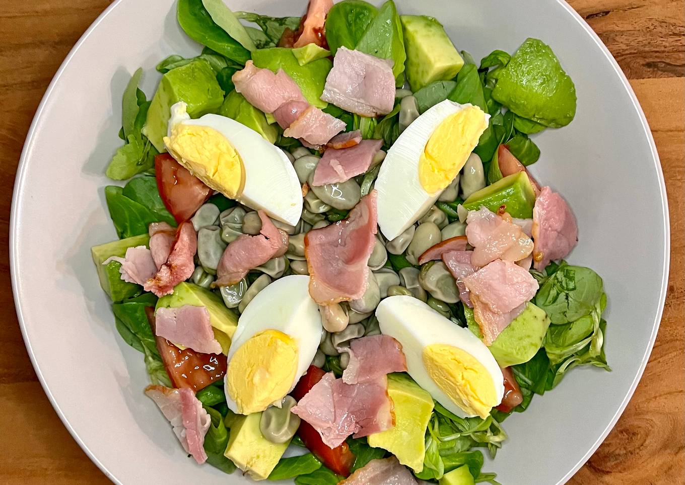 🥓 Ensalada con habitas, bacon y huevo 🥚