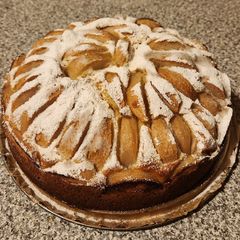 A picture of Pear/apple cake.