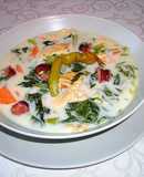 Sopa de lechuga, chorizo y tortilla francesa de Rumanía