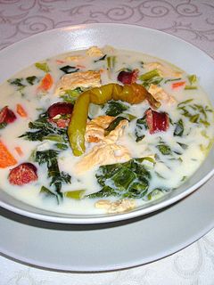 Una foto de Sopa de lechuga, chorizo y tortilla francesa de Rumanía