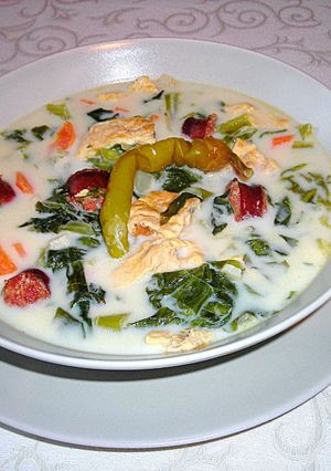 Foto principal de Sopa de lechuga, chorizo y tortilla francesa de Rumanía