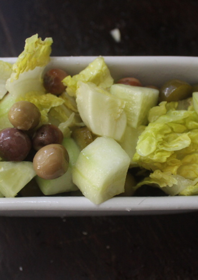 Una foto de Ensalada de lechuga y pepino