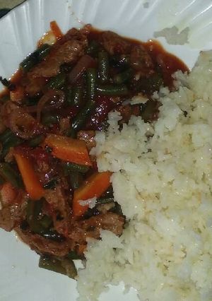 A picture of Sosy, rice and salad.